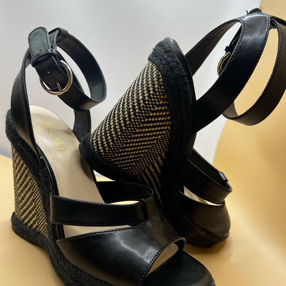 Super cute Nine West wedge - Picture 2 of 6